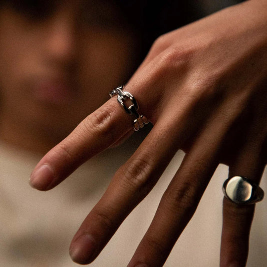LINKED RING | SILVER